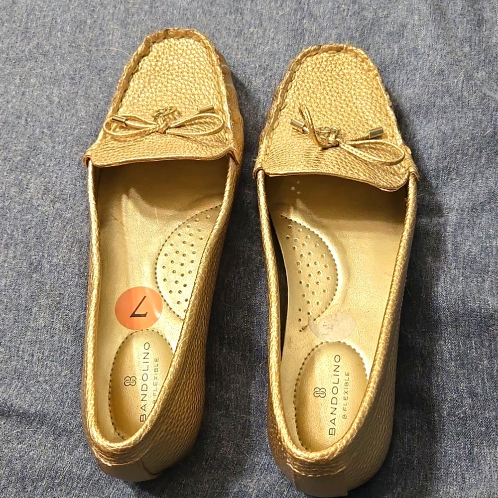 Womens size 7 Bandolino Flat shoes